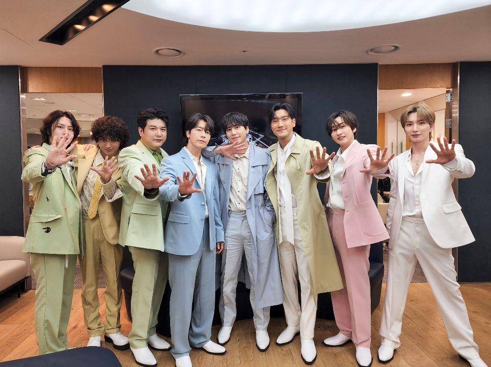Super Junior (twitter.com/SJofficial)