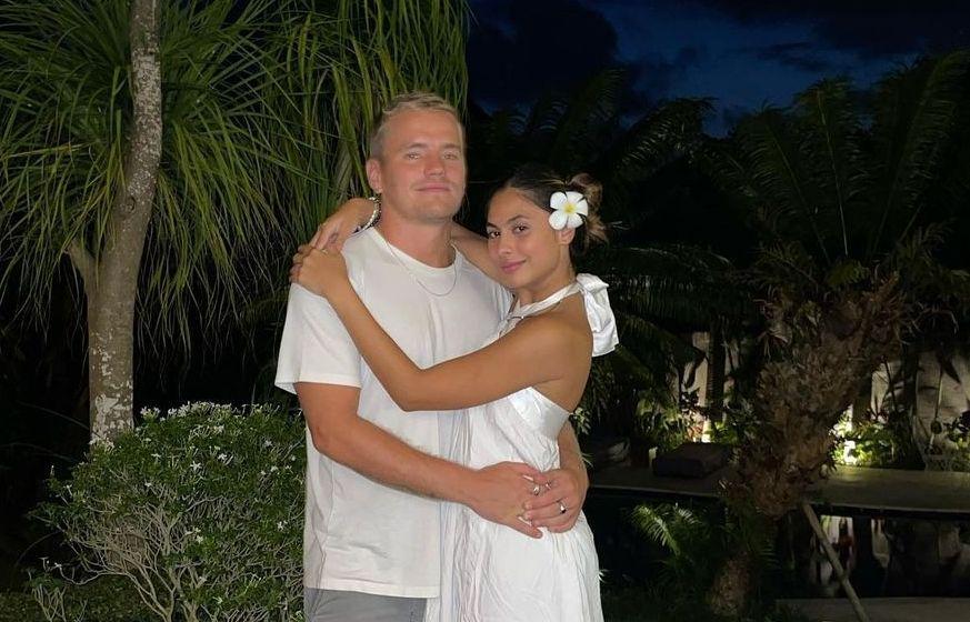 10 Potret Mesranya Valerie Thomas bersama Pacar Bule, Nempel Terus!