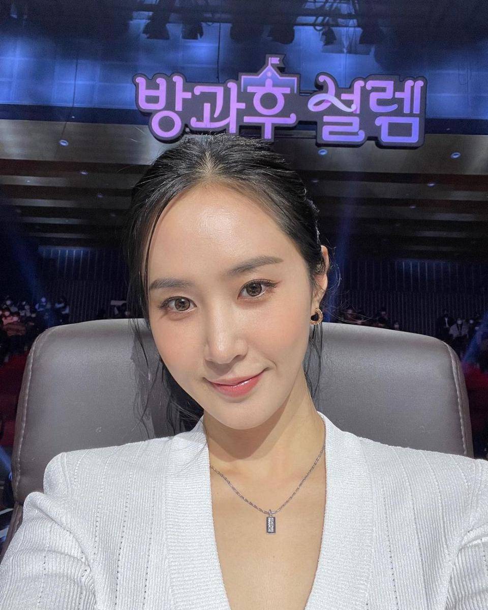 Yuri SNSD (instagram.com/yulyulk)
