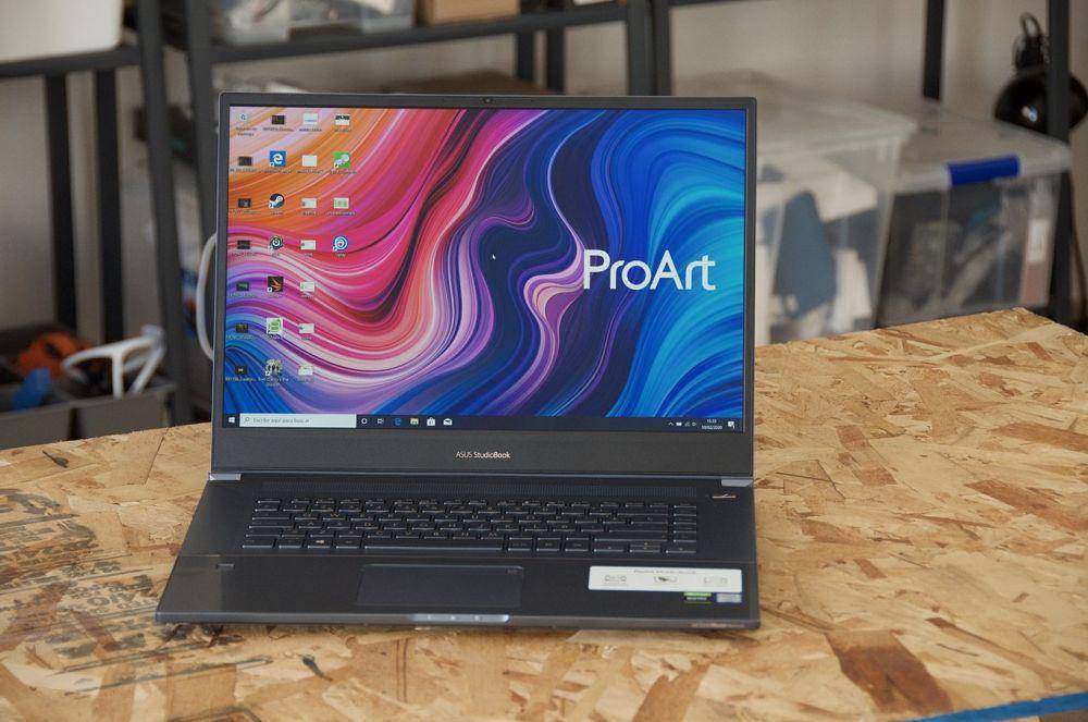 potret Asus ProArt StudioBook Pro 17 (xataka.com)