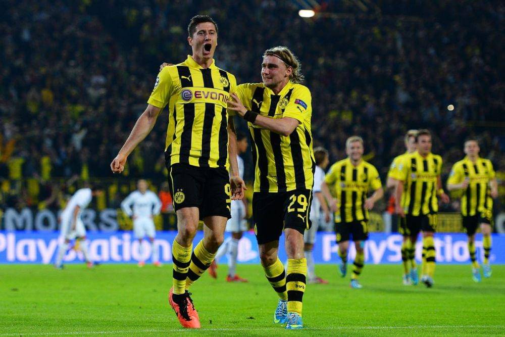 selebrasi gol Robert Lewandowski ke gawang Real Madrid (sbnation.com)