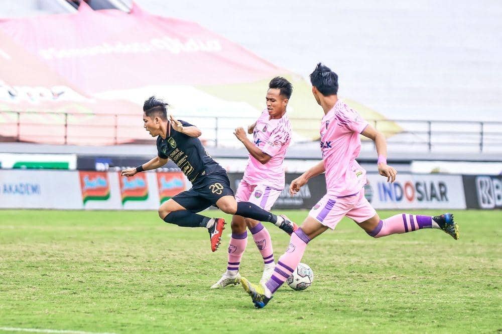 Pertandingan PSIS Semarang melawan Persita Tangerang di pekan ke-32 BRI Liga 1 2021/2022 di Stadion Kapten I Wayan Dipta Gianyar, Minggu (20/3/2022). (dok. PSIS)