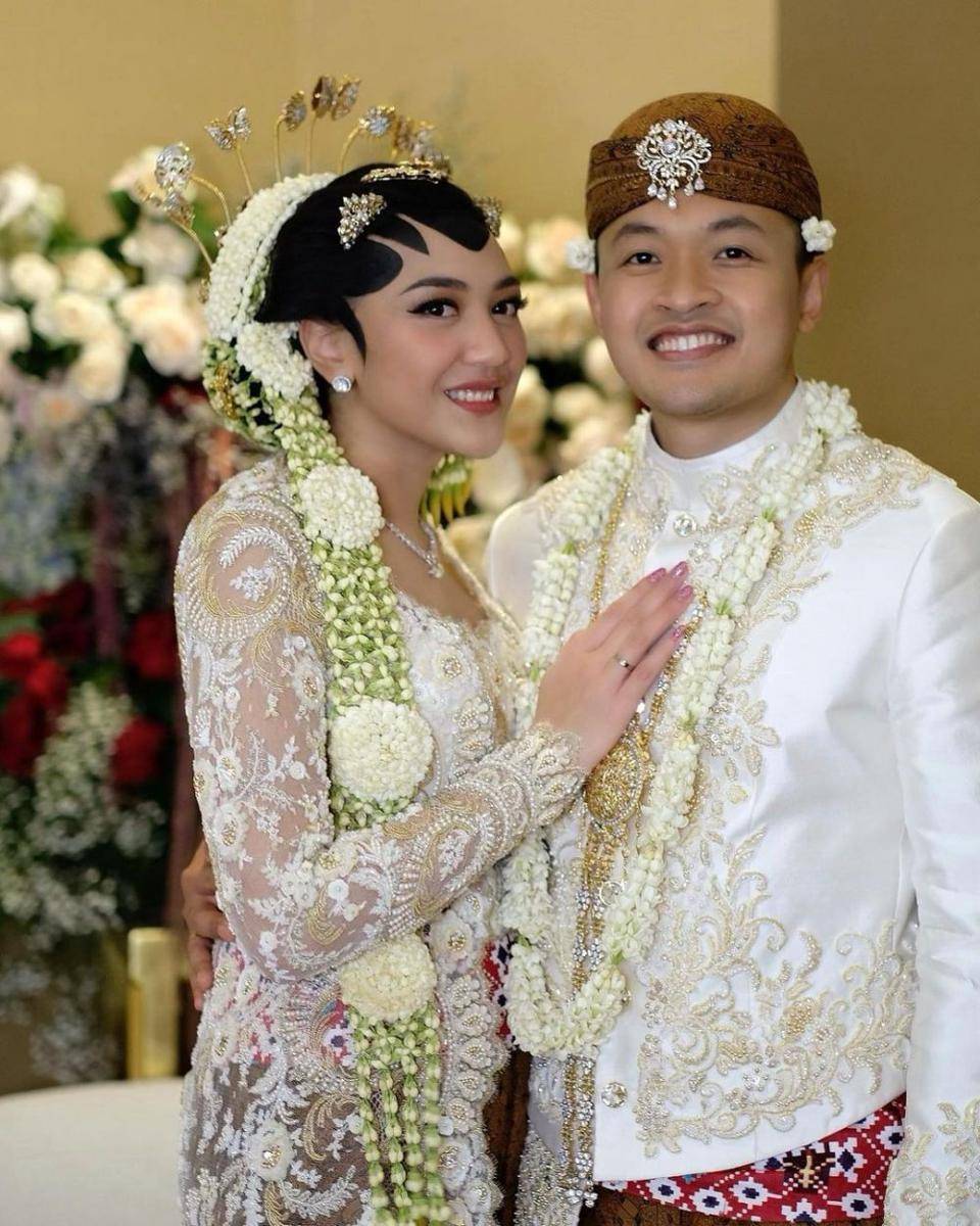 Busana pernikahan Putri Tanjung. (instagram.com/bubahalfian)