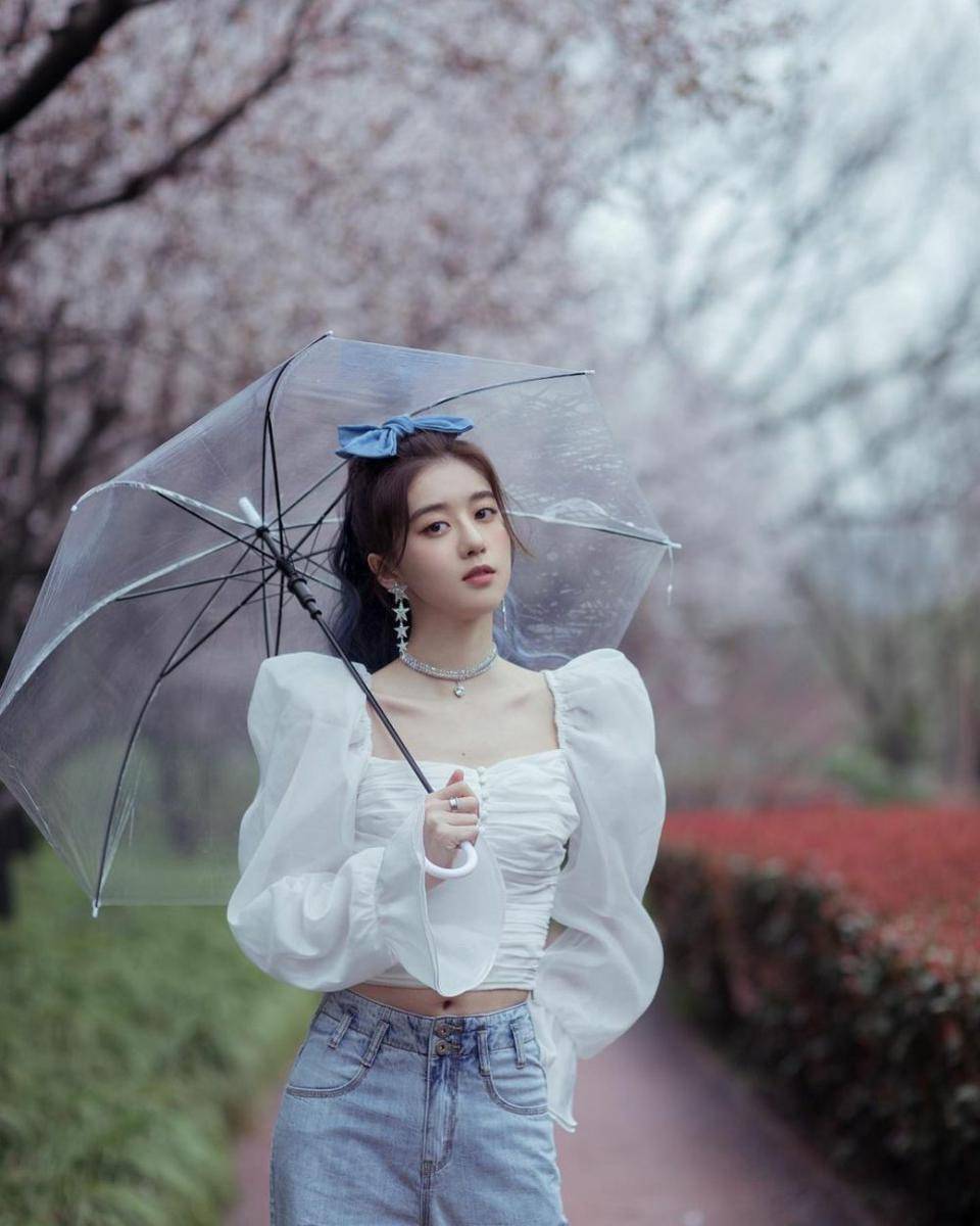 Eleanor Lee (instagram.com/eleanorleex)