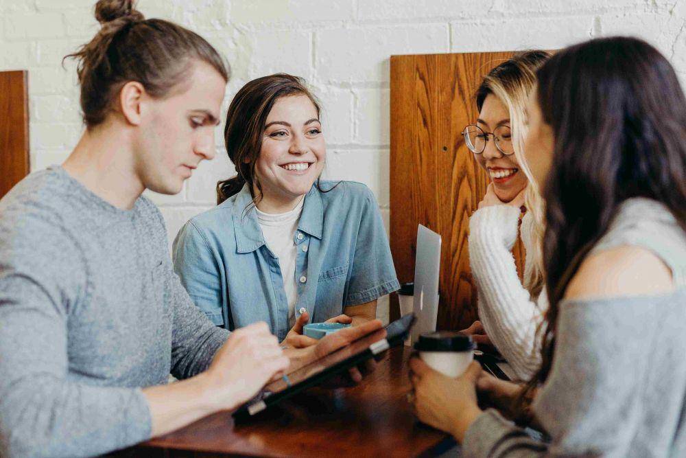 ilustrasi networking (unsplash.com/Brooke Cagle)