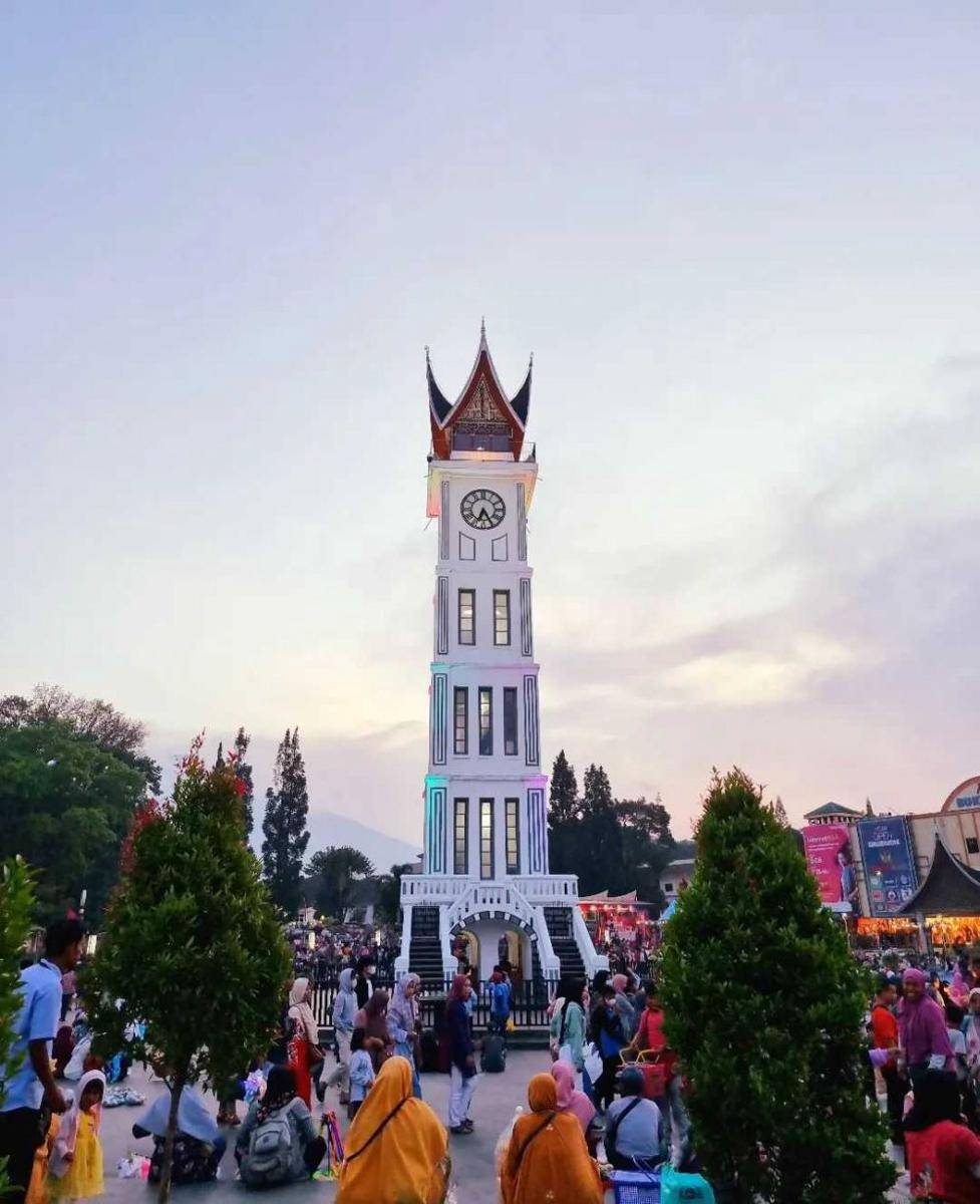 potret Jam Gadang (Instagram.com/aksaruhumnaf_an)