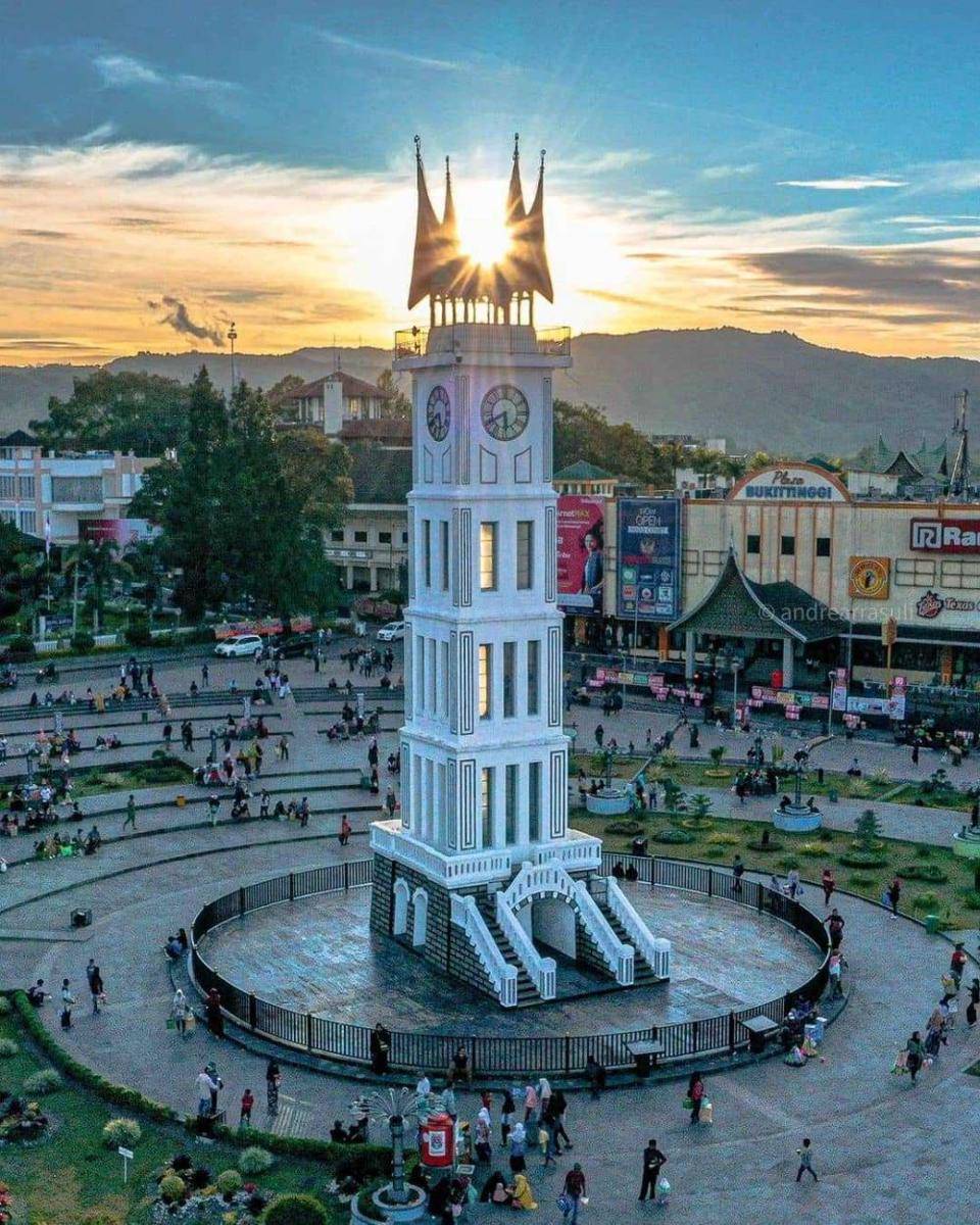 potret Jam Gadang (instagram.com/tripsumbar)