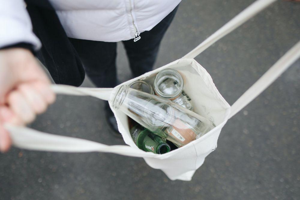 10 Ide Memanfaatkan Botol Kaca Bekas, Jangan Langsung Dibuang
