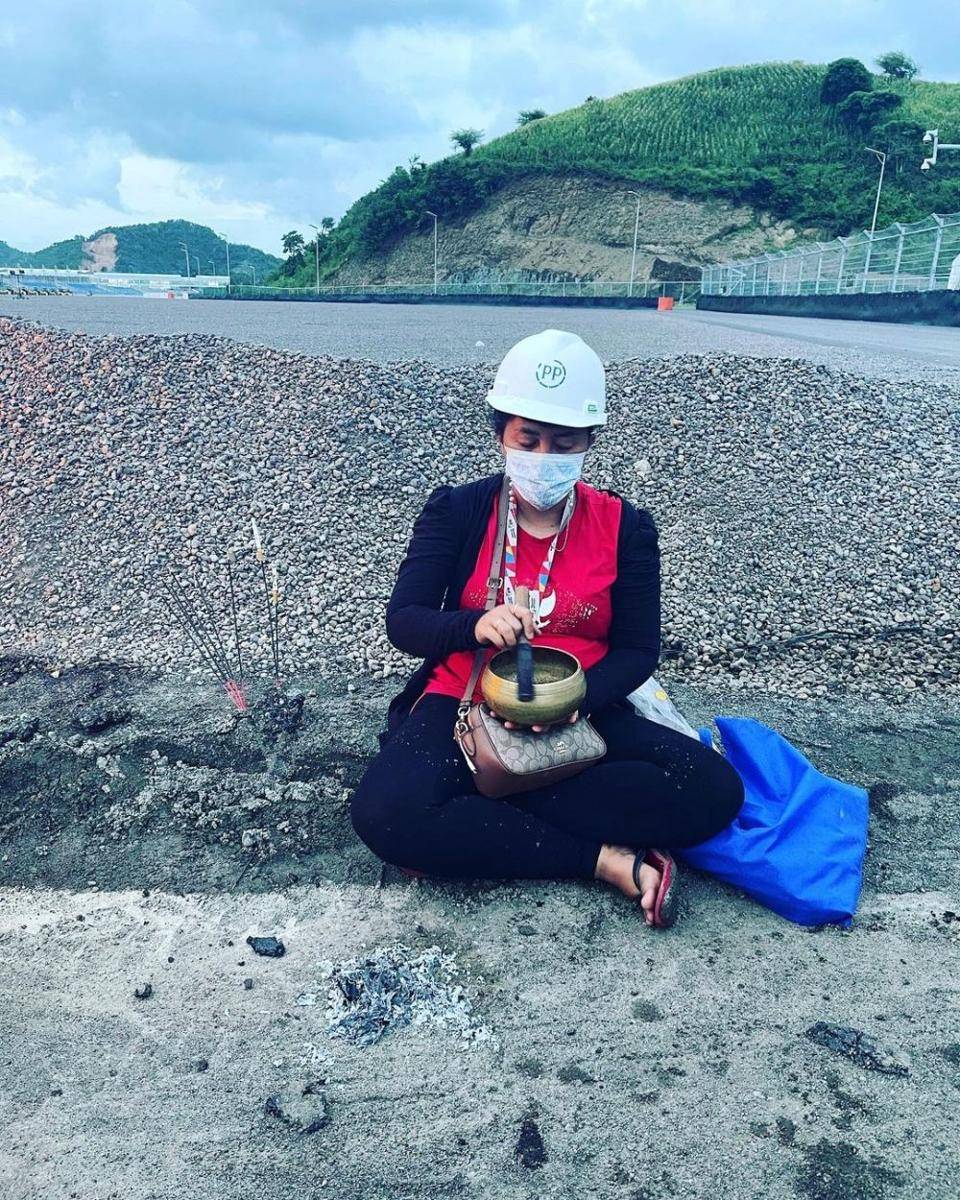 Rara Istiati Wulandari pawang hujan di MotoGP Mandalika (Instagram.com/rara_cahayatarotindigo)