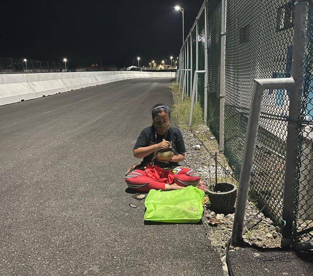 Rara Istiati Wulandari pawang hujan di MotoGP Mandalika (Instagram.com/rara_cahayatarotindigo)