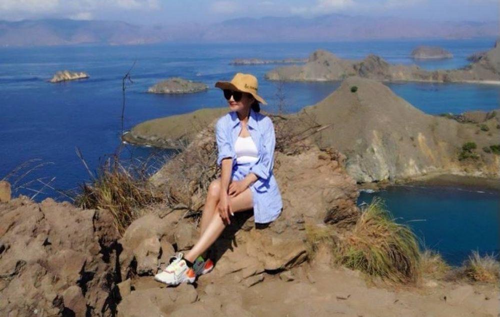 9 Potret Seru Nunu Datau saat Menikmati Waktu Liburan, Fresh!