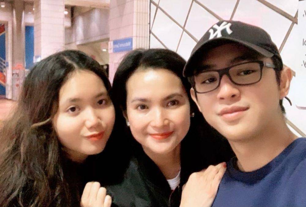 potret Nunu Datau bersama dua anaknya (instagram.com/nunudatau)