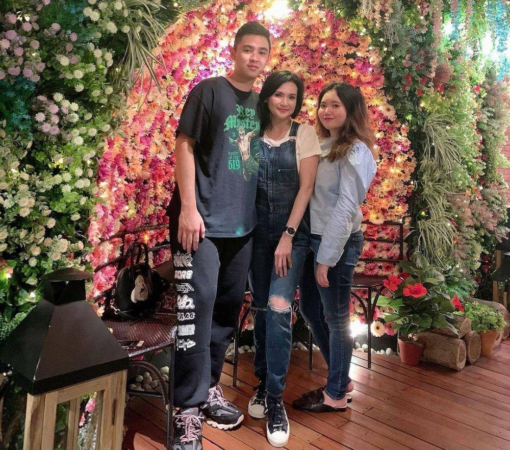 potret Nunu Datau bersama dua anaknya (instagram.com/nunudatau)