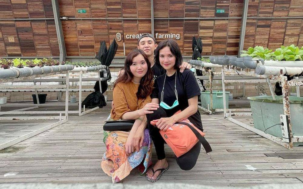 potret Nunu Datau bersama dua anaknya (instagram.com/nunudatau)