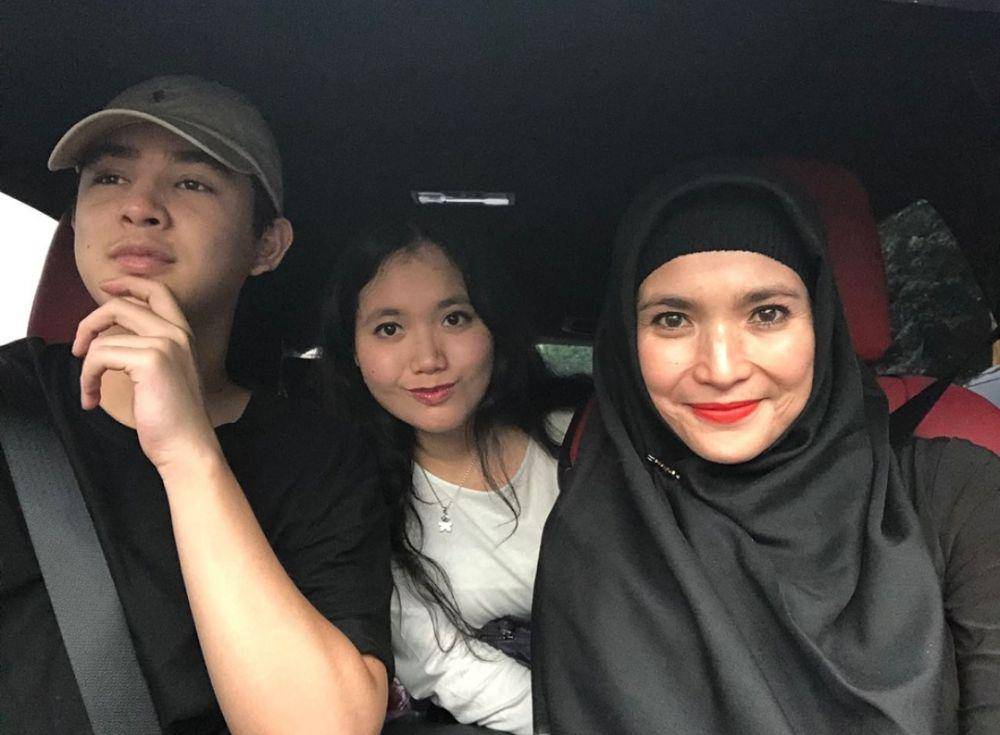 potret Nunu Datau bersama dua anaknya (instagram.com/nunudatau)