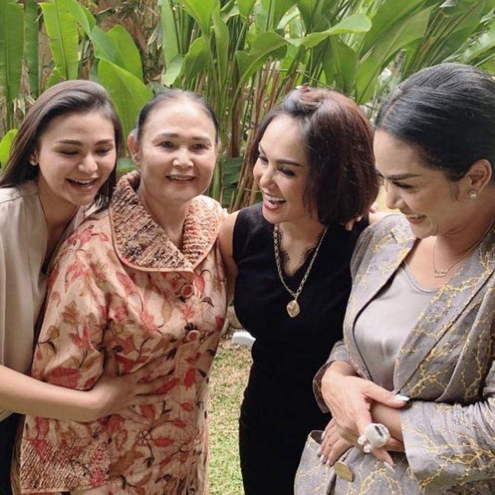 potret keluarga Krisdayanti (instagram.com/krisdayantilemos)