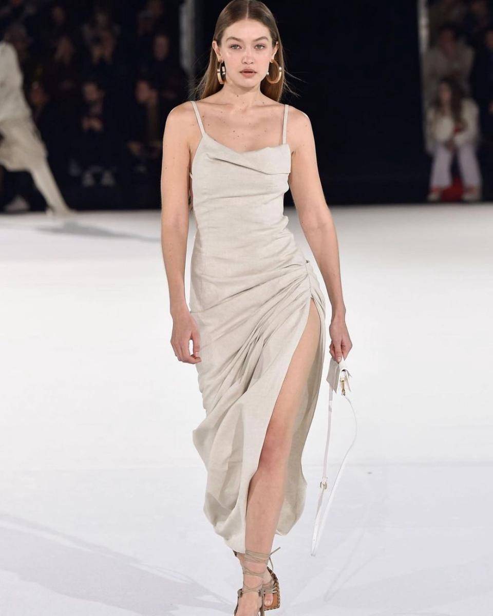 potret Gigi Hadid berjalan di catwalk (instagram.com/gigihadid)