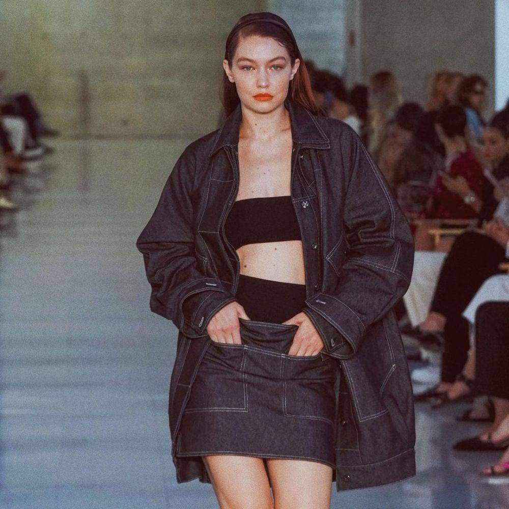 potret Gigi Hadid berjalan di catwalk (instagram.com/gigihadid)