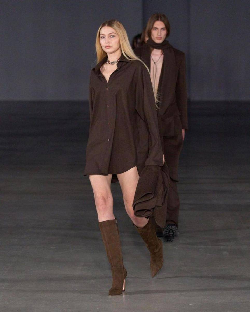 potret Gigi Hadid berjalan di catwalk (instagram.com/gigihadid)