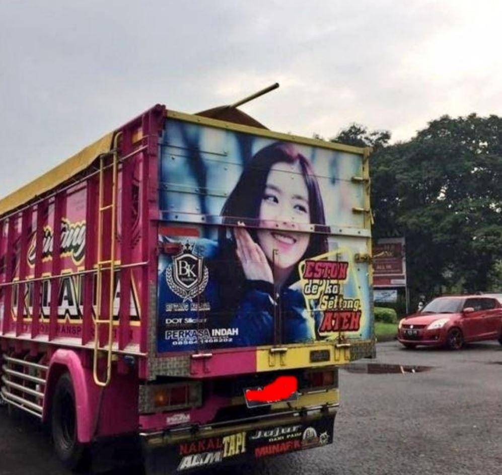 wajah idol KPop di bak truk (twitter.com/convomf)