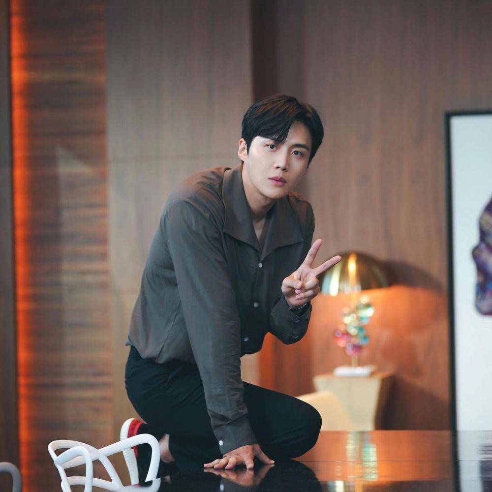 Kim Seon Ho (instagram.com/seonho_kim)