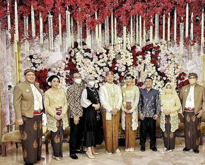Tamu putri (Instagram.com/morden.co)