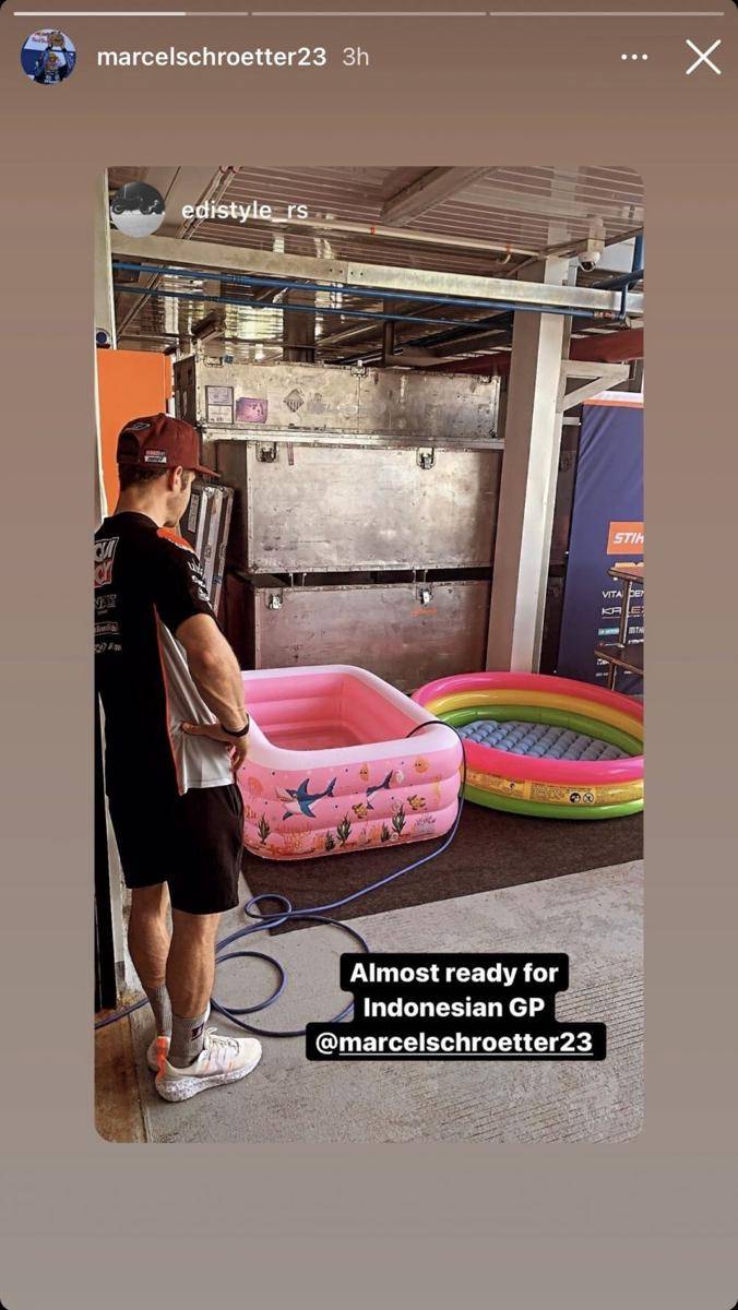 cara unik pembalap MotoGP ngadem (instagram.com/marcelschroetter23)