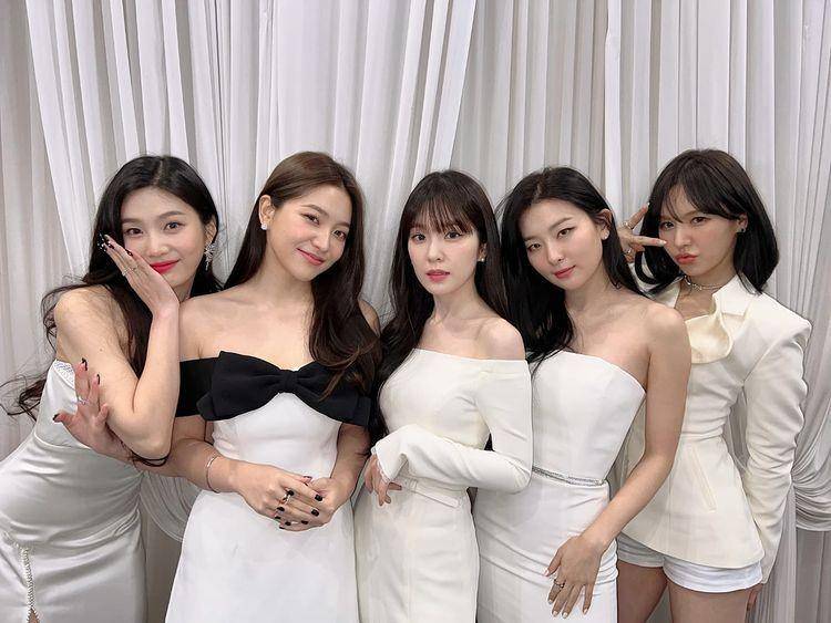 Red Velvet (Instagram.com/redvelvet.smtown)