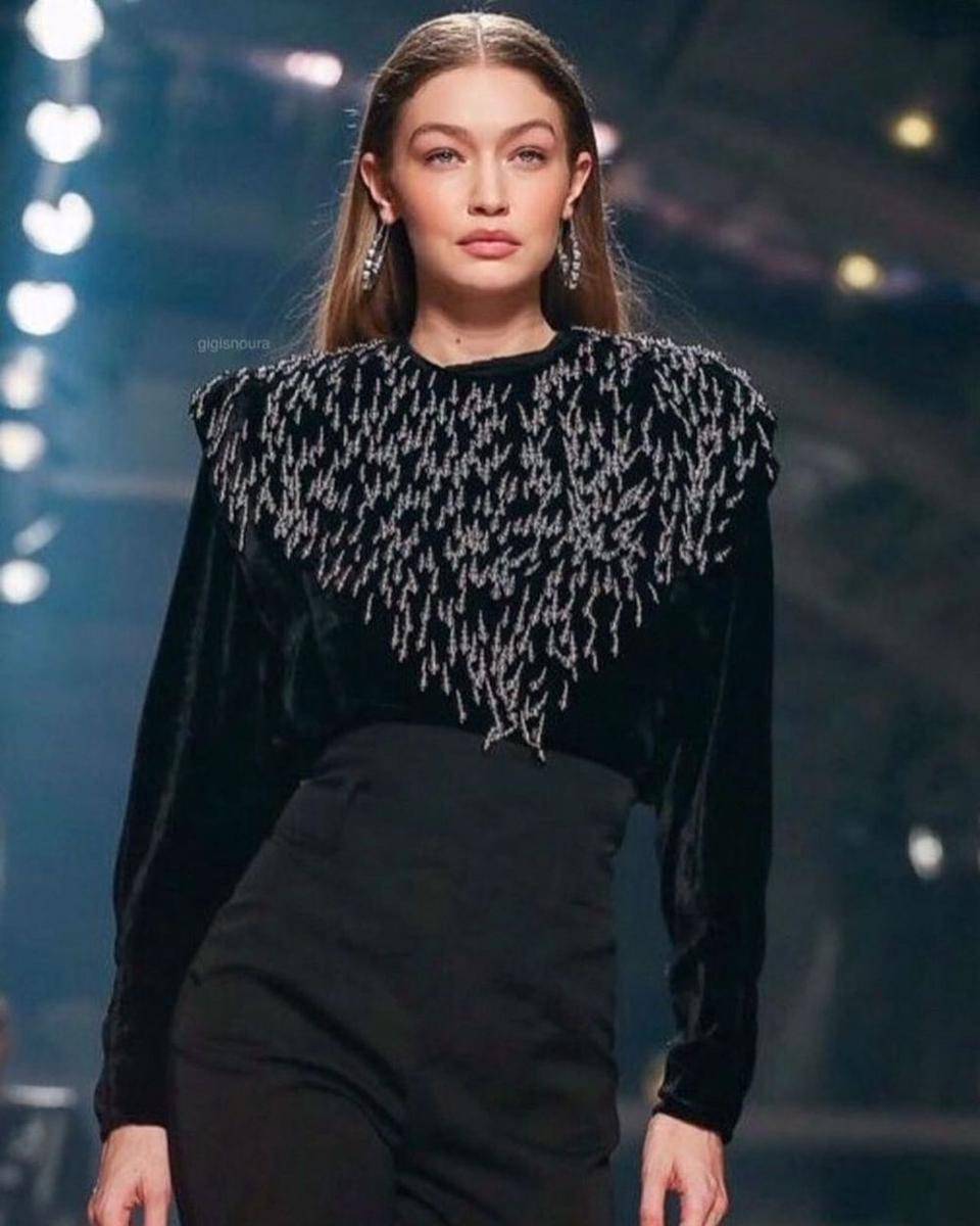 potret Gigi Hadid berjalan di catwalk (instagram.com/gigihadid)