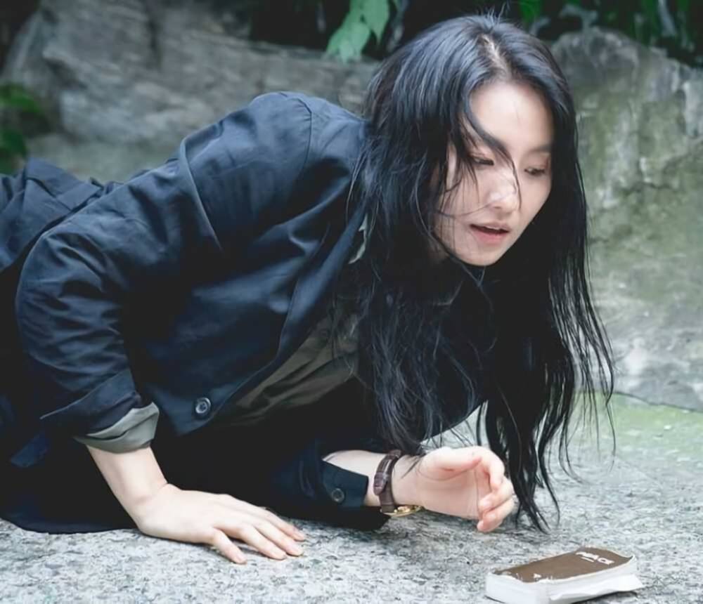 cuplikan drama Through the Darkness (instagram.com/sbsdrama.official)