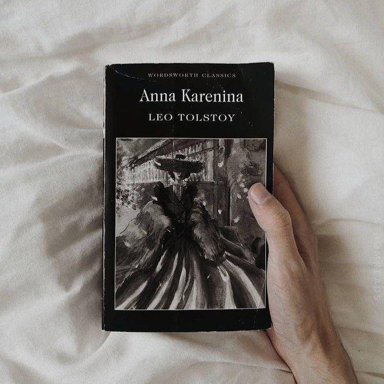 ilustrasi buku Anna Karenina (instagram.com/900eontsss)