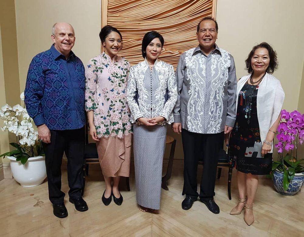 Kebaya Putri Tanjung (instagram.com/anita_chairultanjung)