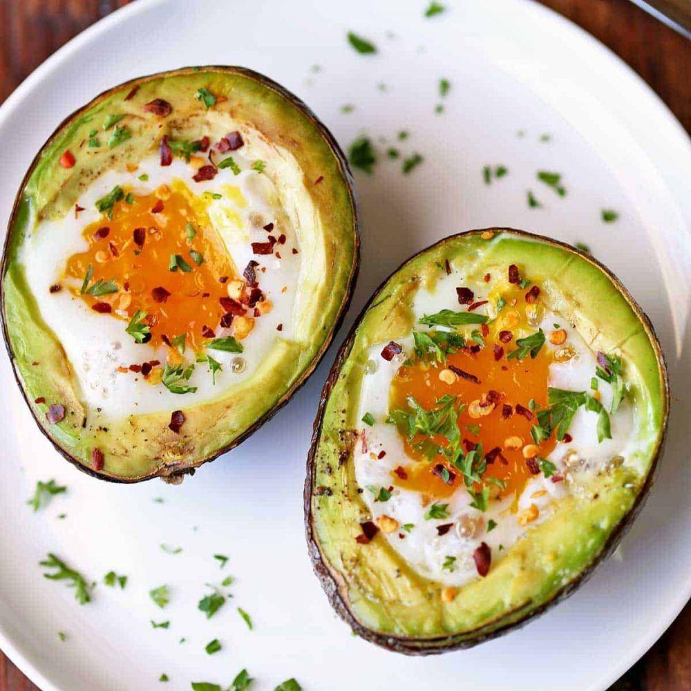 ilustrasi baked egg avocado (healthyrecipesblogs.com)