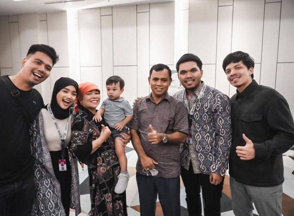 potret Thariq dan Atta bareng keluarga Fuji (instagram.com/attahalilintar)