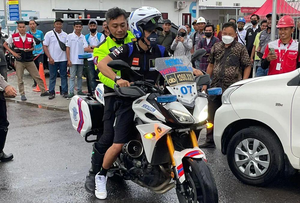 Aksi Morbidelli Nekat Pinjam Motor Polisi Menuju Bandara
