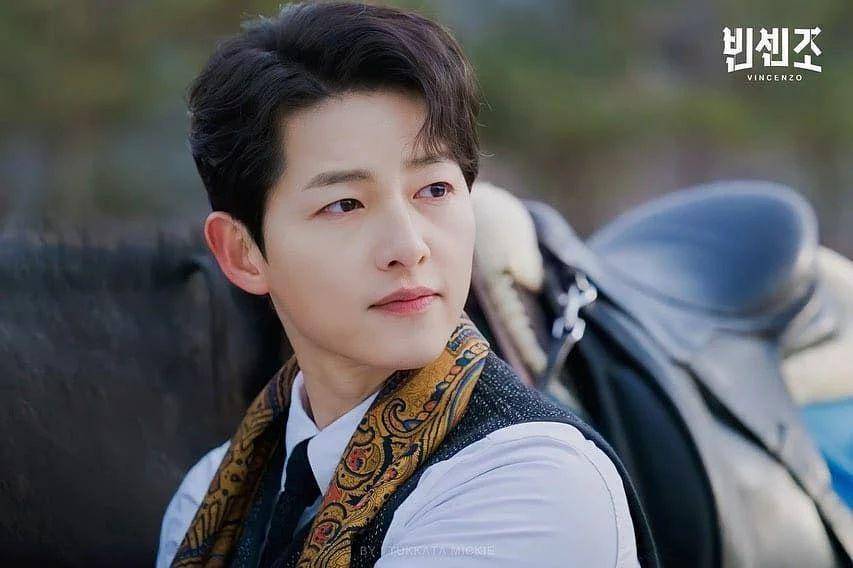 Song Joong Ki (instagram.com/song_joong_ki_forever)