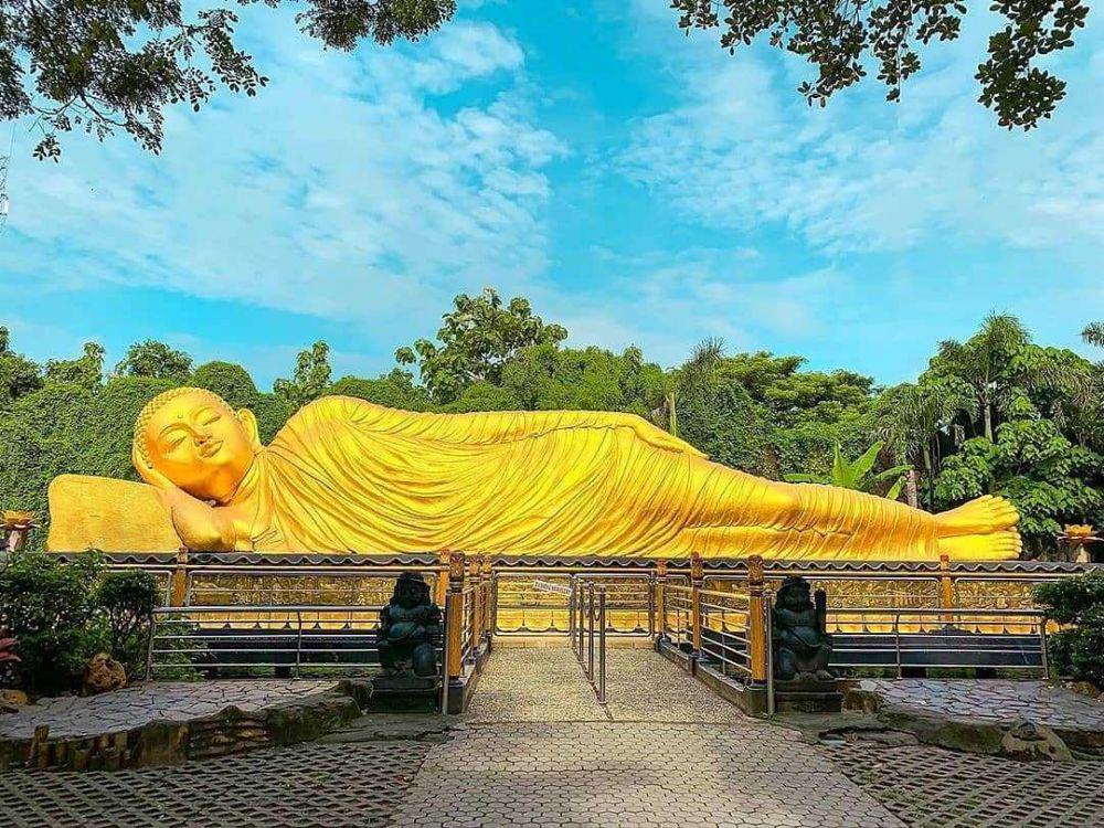 10 Potret Patung Buddha Tidur di Mojokerto, Terbesar se-Indonesia