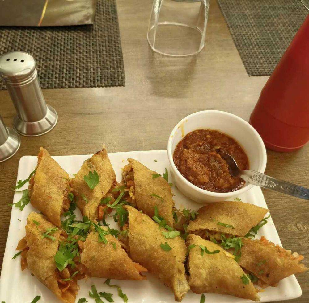 spring roll (instagram.com/rajkotrestaurants)