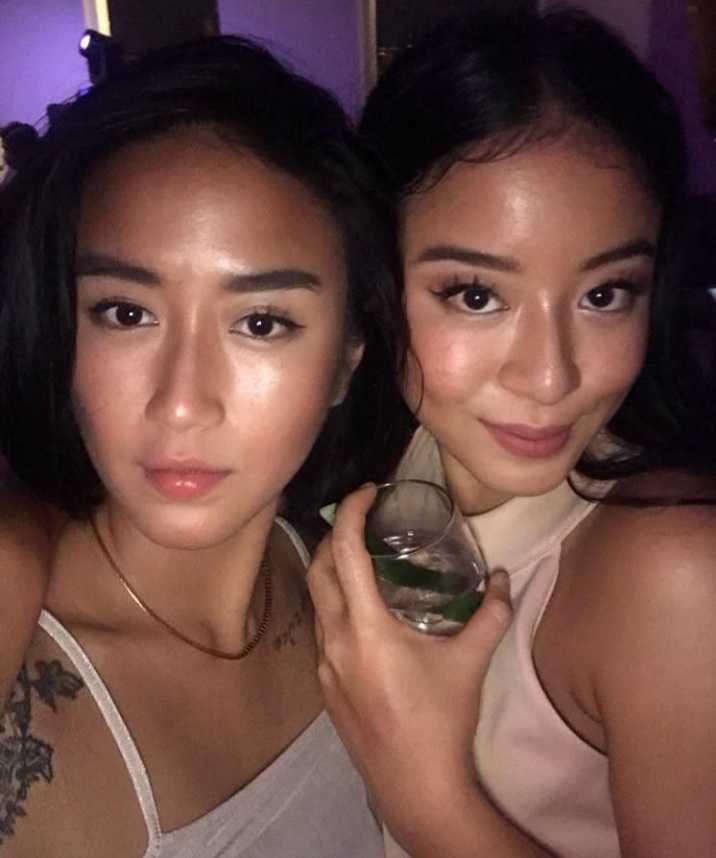 9 Potret Kekompakan Chef Renatta dan Sang Kakak Kareyca Moeloek