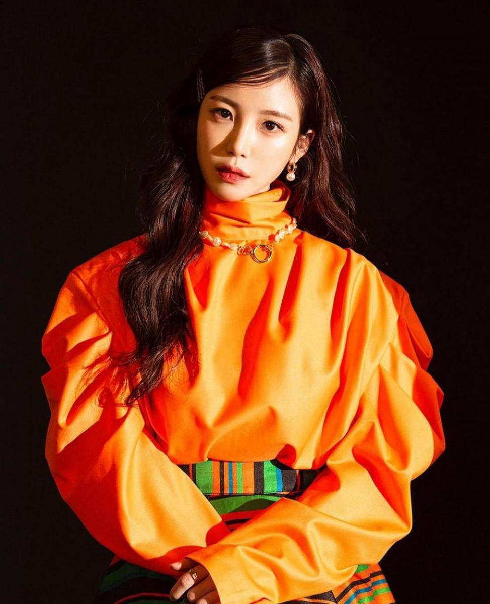 Jun Hyo Seong (instagram.com/superstar_jhs)