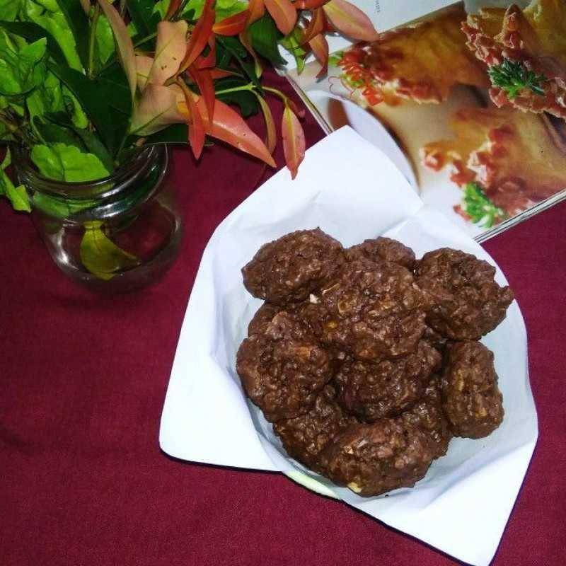ilustrasi kue cokelat kacang mete (Yummy/Sarah Kaalimataw)
