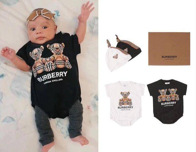 Baby Ameena memakai baju dari merk Burberry (instagram.com/fashion_aureliehermansyah_atta)
