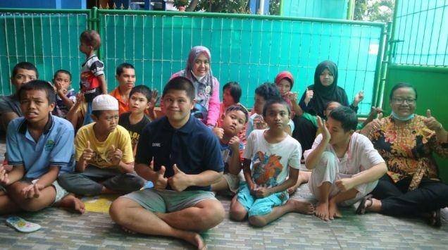 Panti Yayasan Anugerah bersama anak asuh. (Dok. Kitabisa)