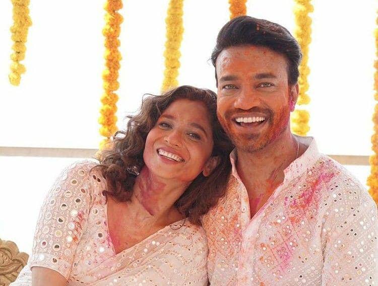 9 Potret Ankita Lokhande dan Suami Usai Menikah, Dikritik Oversharing