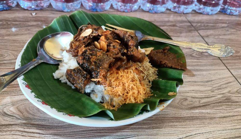 Nasi Krawu dan Nasi Mener Buk Marjani, Gresik (dok.pribadi/Bagus St)
