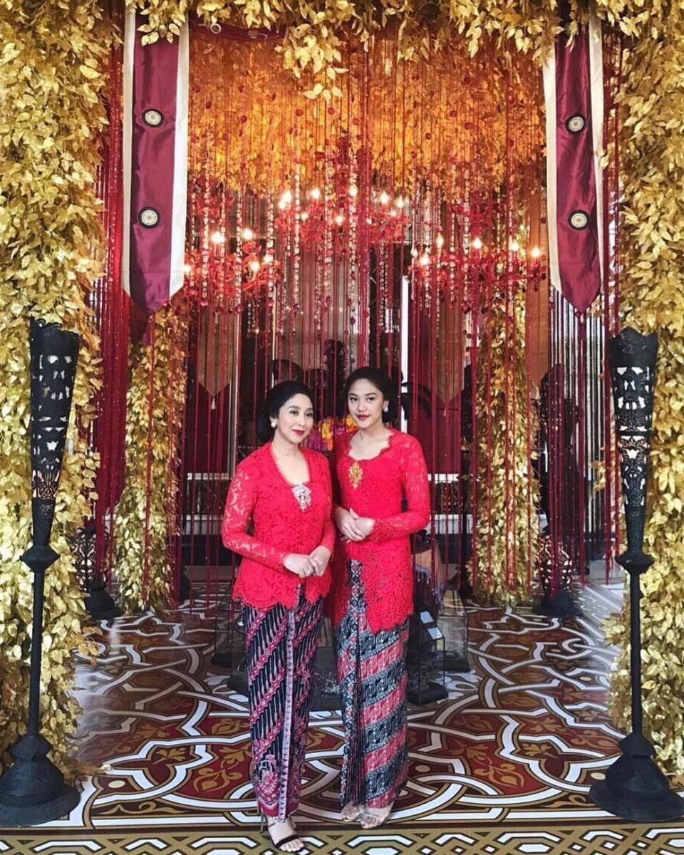 Kebaya Putri Tanjung (instagram.com/putri_tanjung)