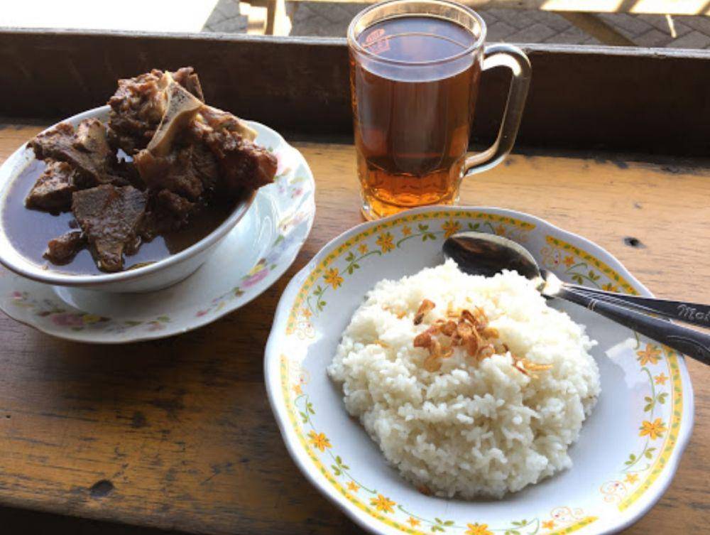 Rawon Tulang Pak Nawi, Gresik (dok.pribadi/FeLLis Akbar)