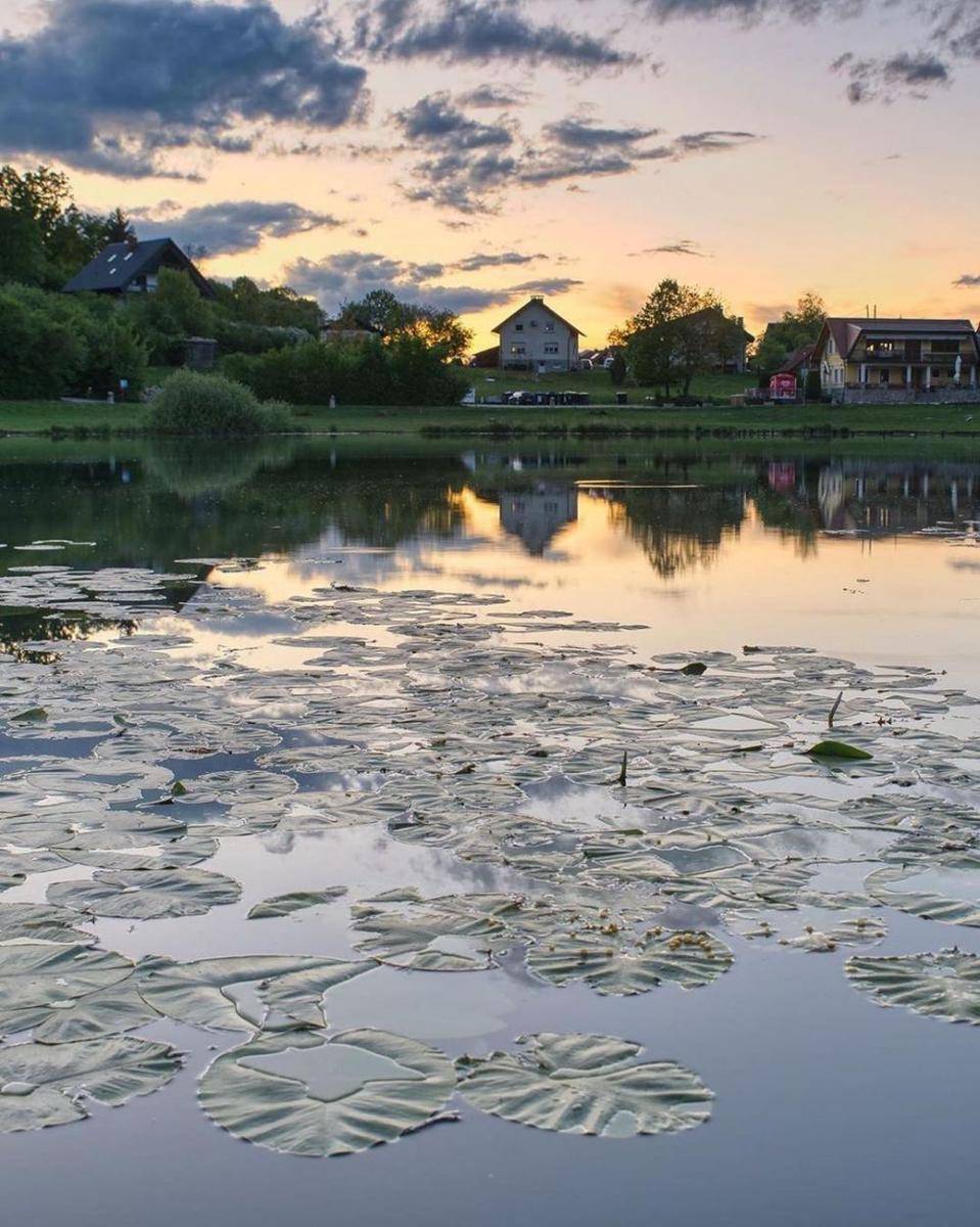 potret Podpesko Lake (instagram.com/razgledislovenije)