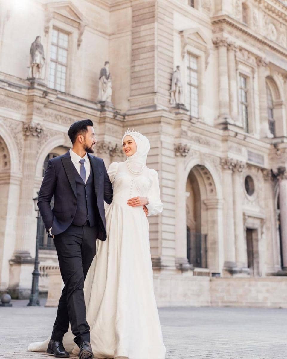 potret Sabrina Sosiawan dan suami di Paris (instagram.com/sabrinasosiawan)
