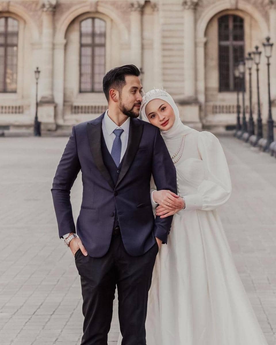 potret Sabrina Sosiawan dan suami di Paris (instagram.com/sabrinasosiawan)